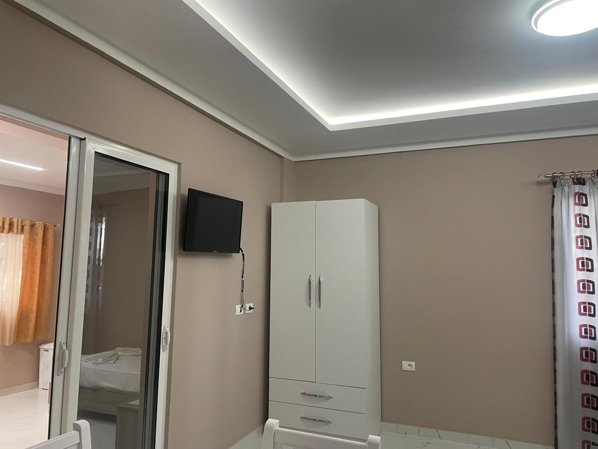 Vila Topi Vlorë エクステリア 写真