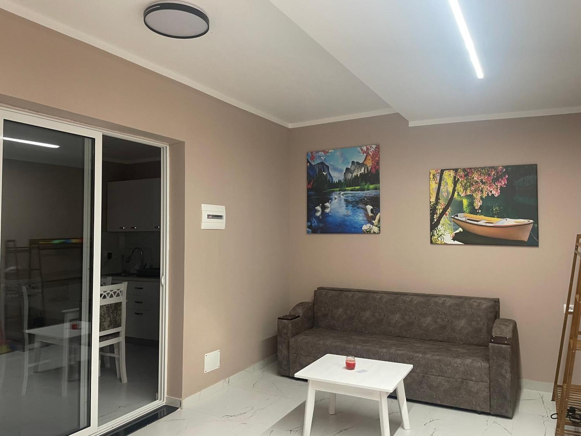 Vila Topi Vlorë エクステリア 写真